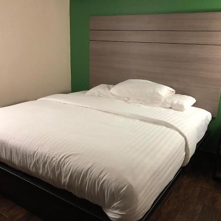 Travelers Inn And Suites Wharton Buitenkant foto