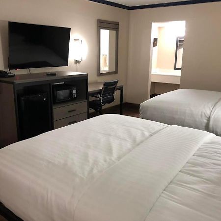 Travelers Inn And Suites Wharton Buitenkant foto