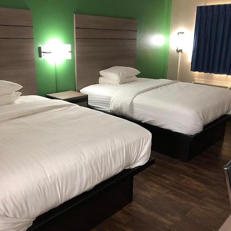 Travelers Inn And Suites Wharton Buitenkant foto
