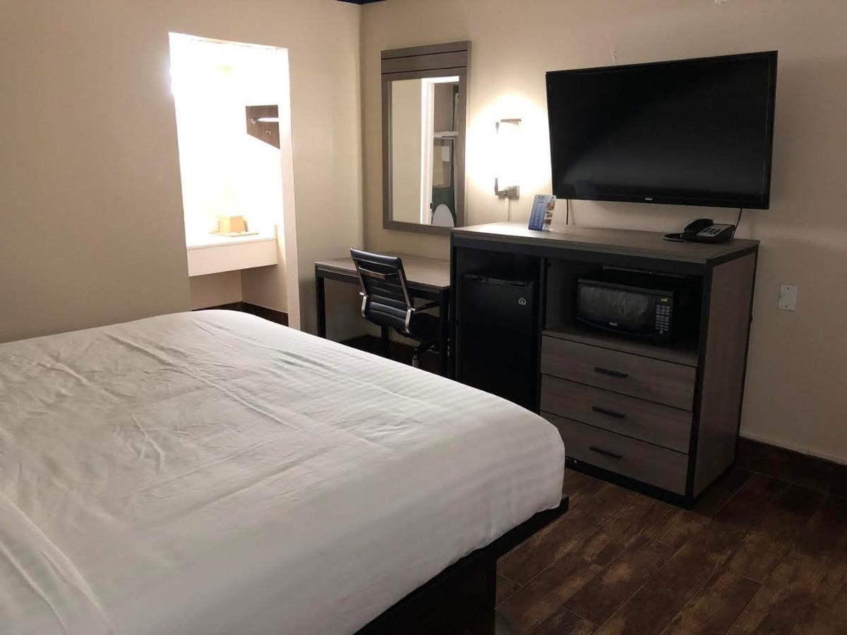 Travelers Inn And Suites Wharton Buitenkant foto
