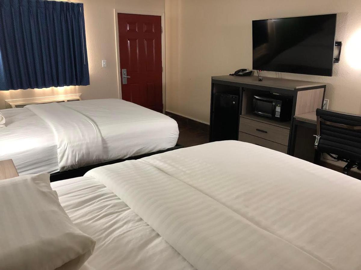 Travelers Inn And Suites Wharton Buitenkant foto