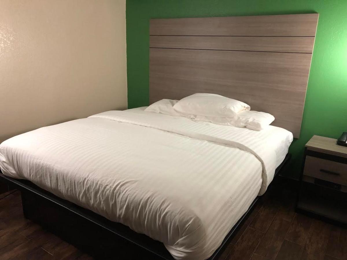 Travelers Inn And Suites Wharton Buitenkant foto