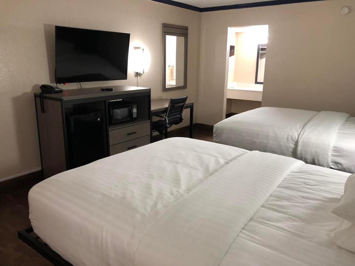 Travelers Inn And Suites Wharton Buitenkant foto