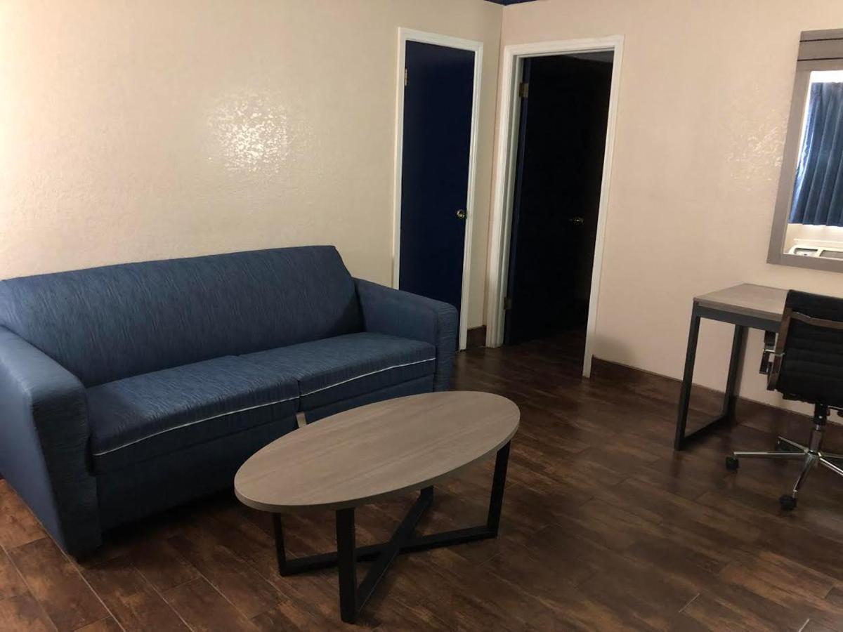 Travelers Inn And Suites Wharton Buitenkant foto